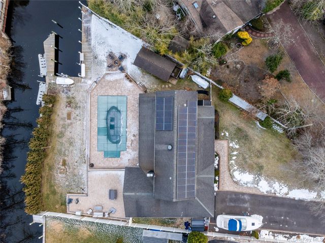 24 Twin River Drive, Oakdale, NY 11769