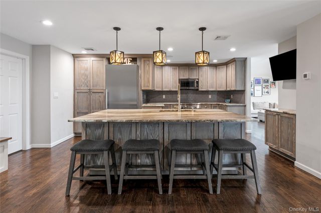 24 Twin River Drive, Oakdale, NY 11769