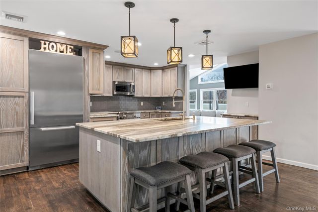 24 Twin River Drive, Oakdale, NY 11769