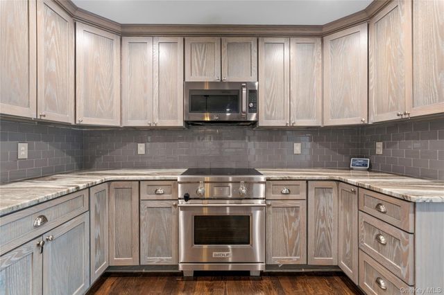 24 Twin River Drive, Oakdale, NY 11769