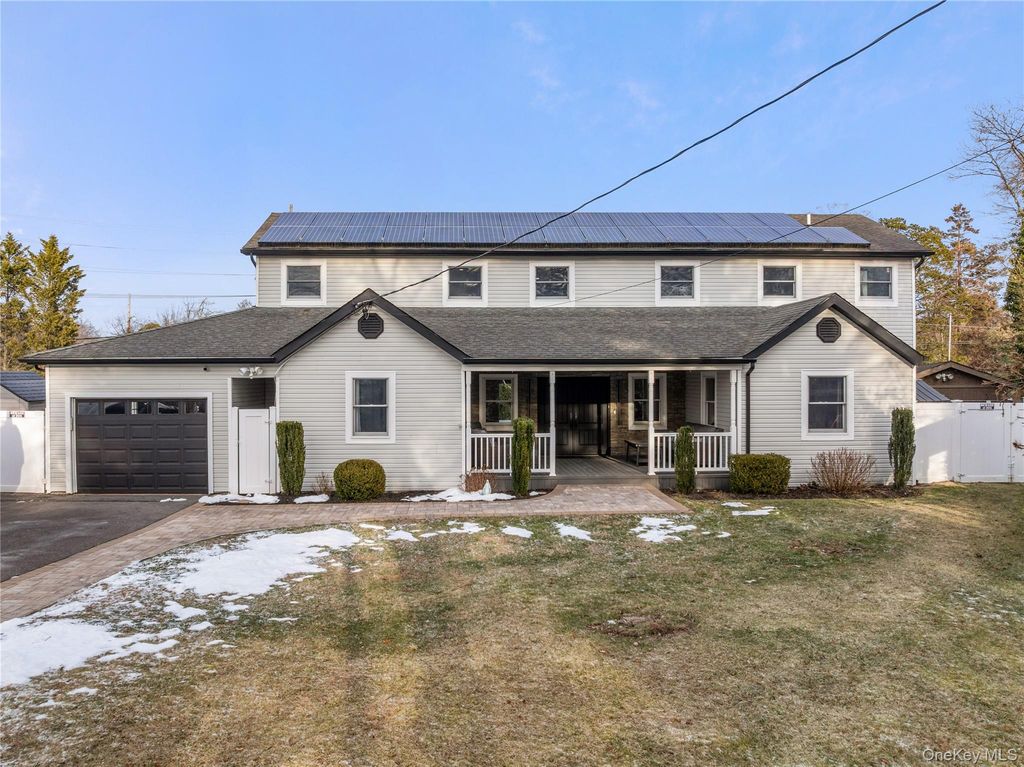 24 Twin River Drive, Oakdale, NY 11769