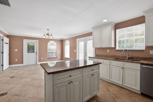 3302 RIVER COVE DRIVE, Tampa, FL 33614