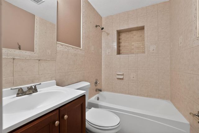 3302 RIVER COVE DRIVE, Tampa, FL 33614