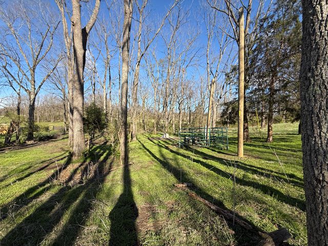 973 Levy Road, Paris, KY 40361