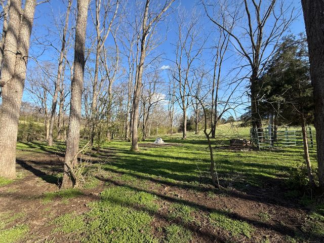 973 Levy Road, Paris, KY 40361