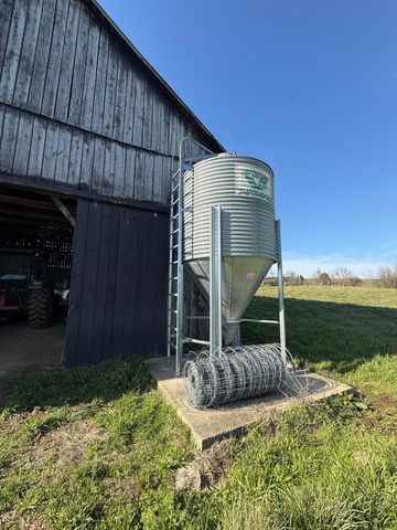 973 Levy Road, Paris, KY 40361