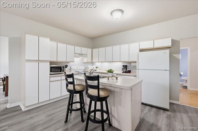 9148 Lakewood Drive, Whitmore Lake, MI 48189