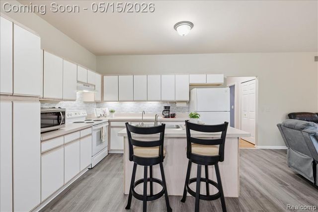 9148 Lakewood Drive, Whitmore Lake, MI 48189
