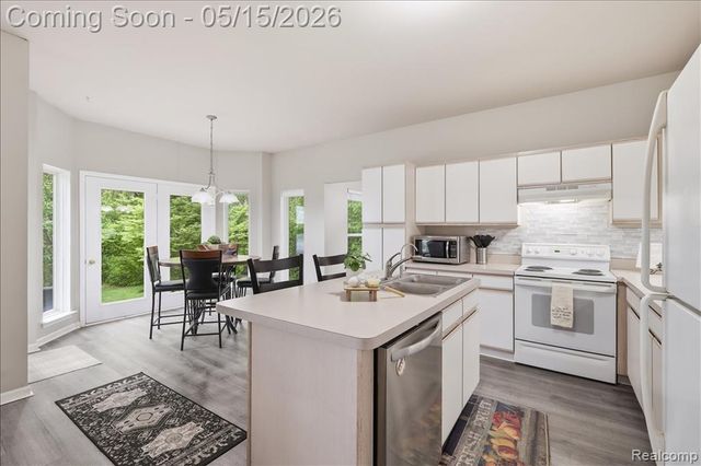 9148 Lakewood Drive, Whitmore Lake, MI 48189