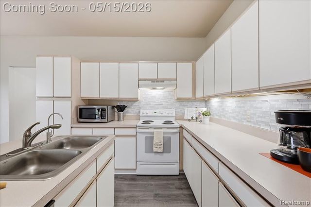 9148 Lakewood Drive, Whitmore Lake, MI 48189