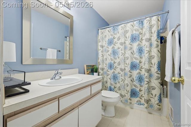 9148 Lakewood Drive, Whitmore Lake, MI 48189