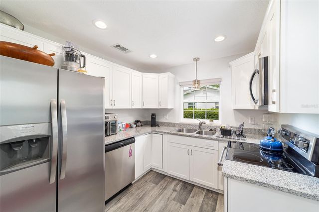 1830 NE 5TH PLACE, Ocala, FL 34470