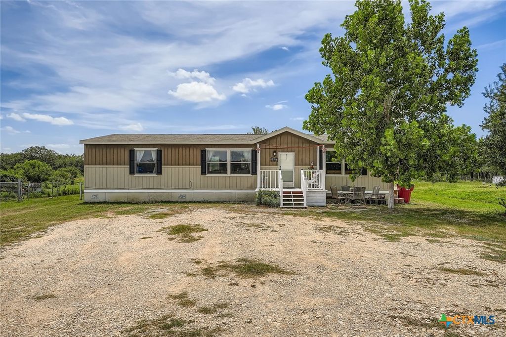 435 Still Meadow Drive, Dale, TX 78616