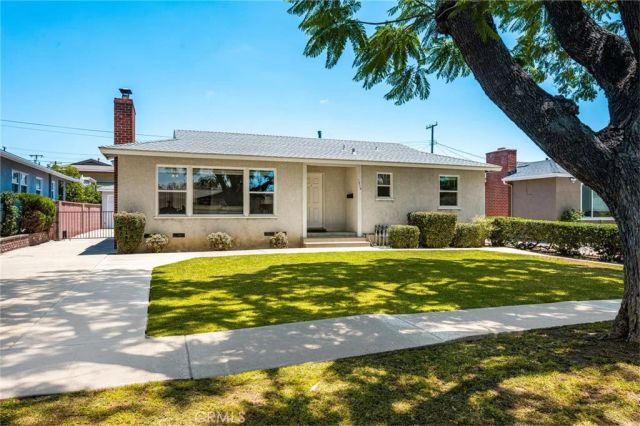1915 N Linwood Avenue, Santa Ana, CA 92705