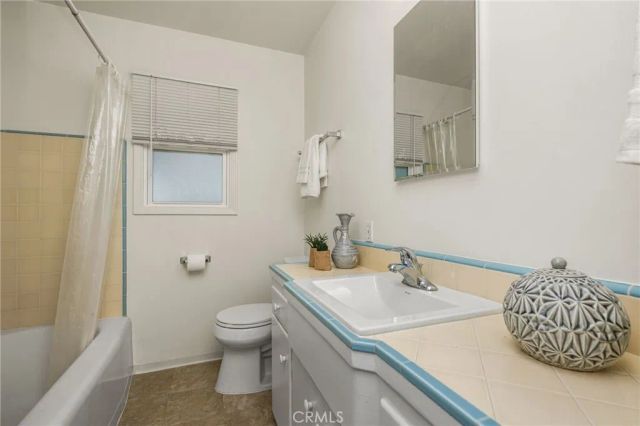 1915 N Linwood Avenue, Santa Ana, CA 92705