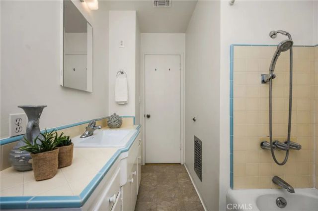 1915 N Linwood Avenue, Santa Ana, CA 92705
