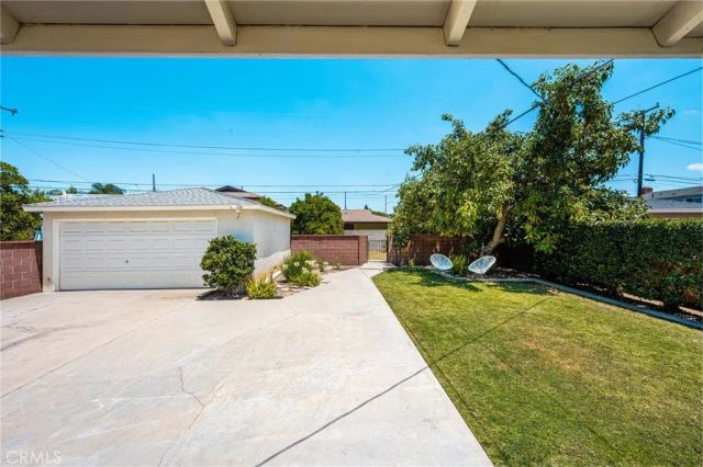 1915 N Linwood Avenue, Santa Ana, CA 92705