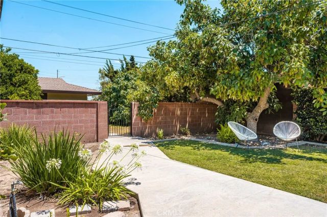 1915 N Linwood Avenue, Santa Ana, CA 92705