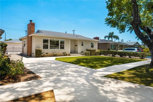 1915 N Linwood Avenue, Santa Ana, CA 92705