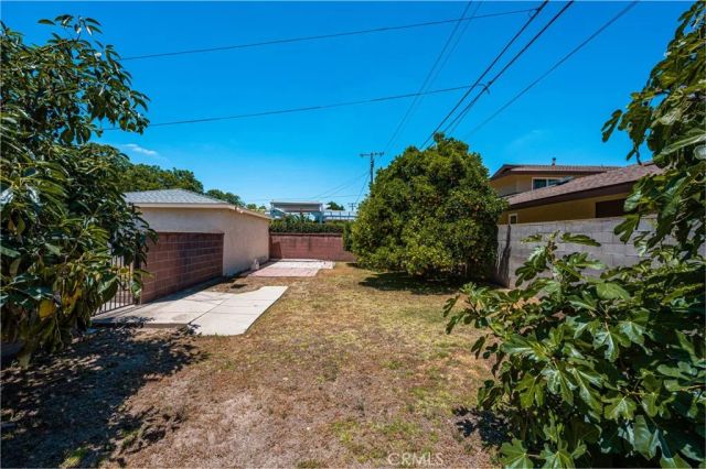 1915 N Linwood Avenue, Santa Ana, CA 92705