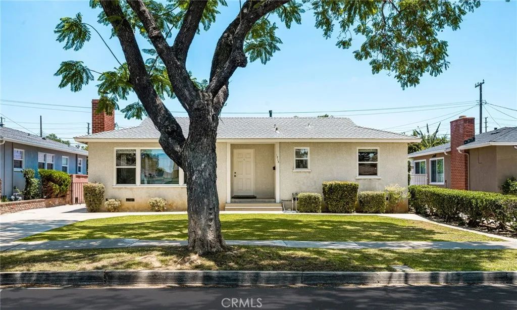 1915 N Linwood Avenue, Santa Ana, CA 92705