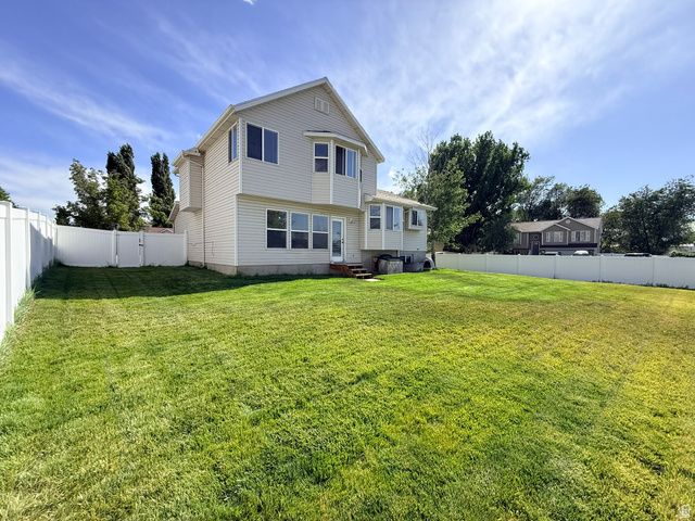 938 W 1520 N, Clinton, UT 84015