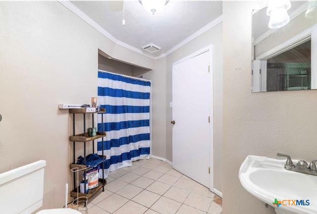 503 Rabbit Run Road, Victoria, TX 77905