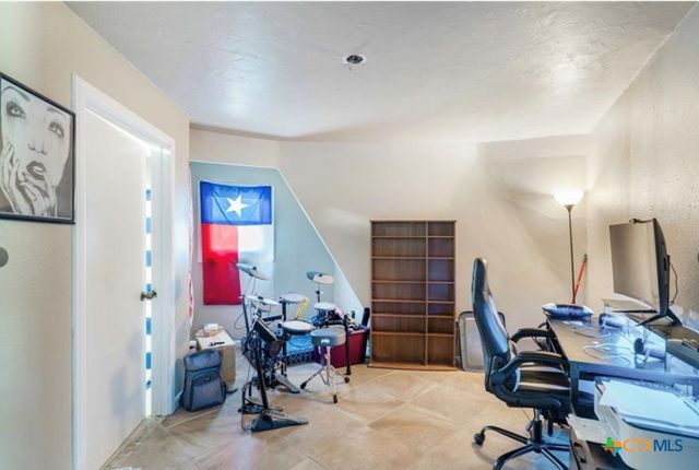 503 Rabbit Run Road, Victoria, TX 77905