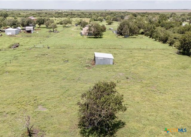 503 Rabbit Run Road, Victoria, TX 77905