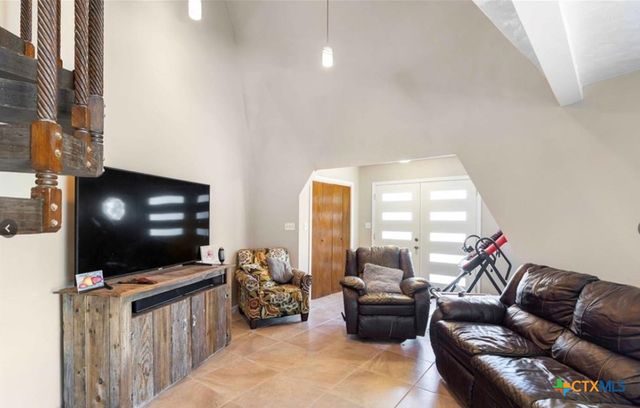 503 Rabbit Run Road, Victoria, TX 77905