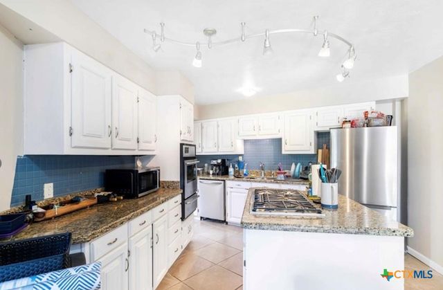 503 Rabbit Run Road, Victoria, TX 77905