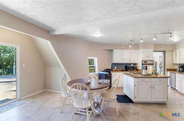 503 Rabbit Run Road, Victoria, TX 77905