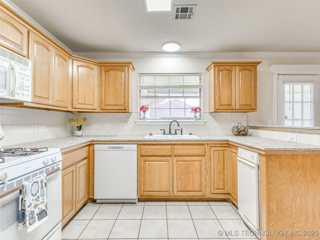 10592 E 142nd Street N, Collinsville, OK 74021