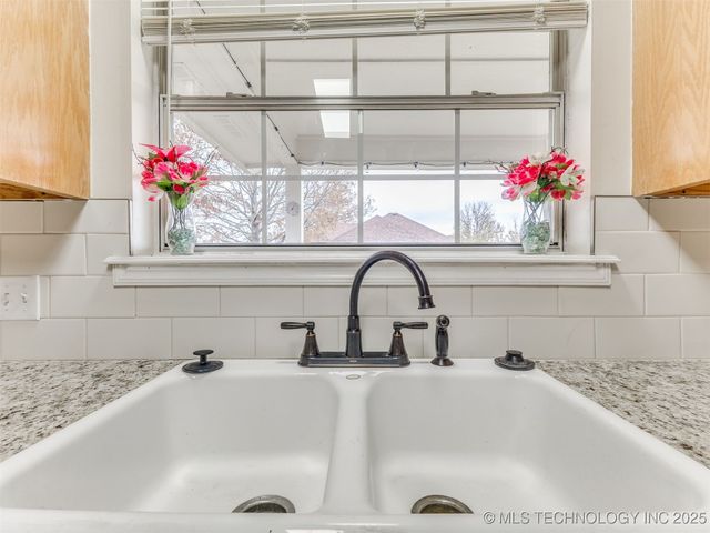 10592 E 142nd Street N, Collinsville, OK 74021