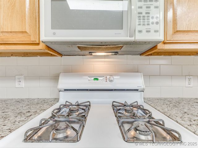 10592 E 142nd Street N, Collinsville, OK 74021