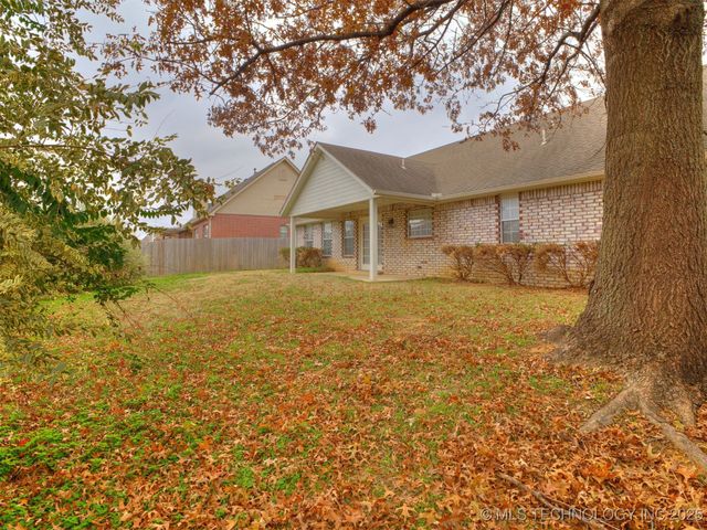 10592 E 142nd Street N, Collinsville, OK 74021