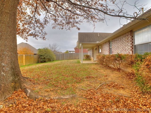 10592 E 142nd Street N, Collinsville, OK 74021