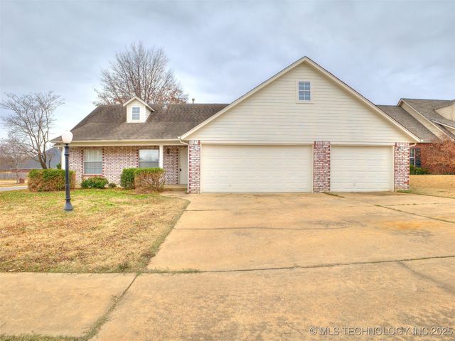 10592 E 142nd Street N, Collinsville, OK 74021