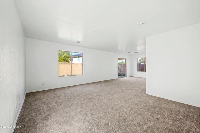 6812 N 130TH Avenue, Glendale, AZ 85307