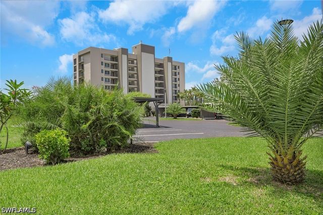 4510 N Key DR 406, North Fort Myers, FL 33903
