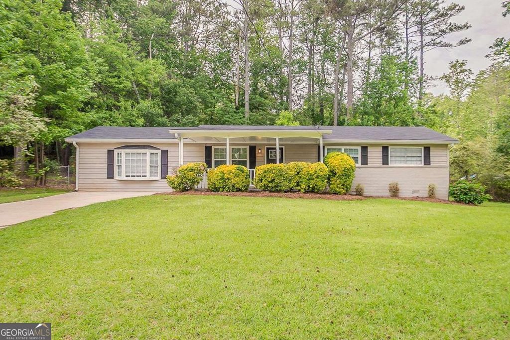 2212 Chestnut Log Loop, Lithia Springs, GA 30122