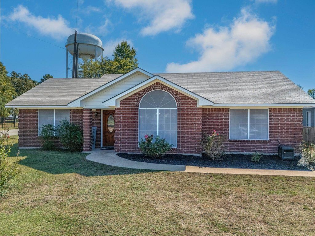 503 Victory Ln, Hughes Springs, TX 75656