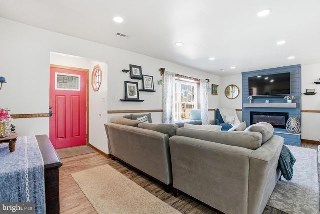 364 THATCHER CIR, Harleysville, PA 19438