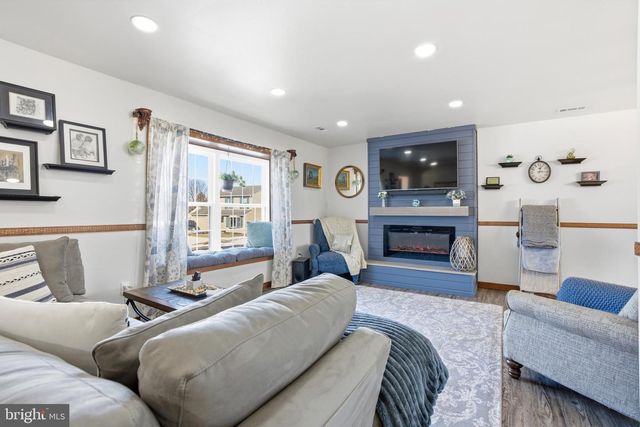 364 THATCHER CIR, Harleysville, PA 19438