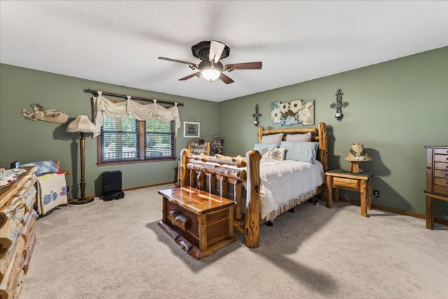 1175 Hutcheson Ln, Clarksville, TN 37040