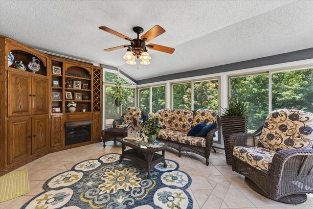 1175 Hutcheson Ln, Clarksville, TN 37040