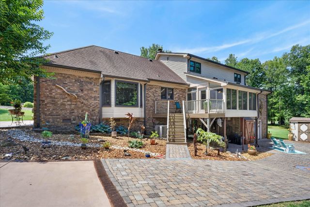 1175 Hutcheson Ln, Clarksville, TN 37040