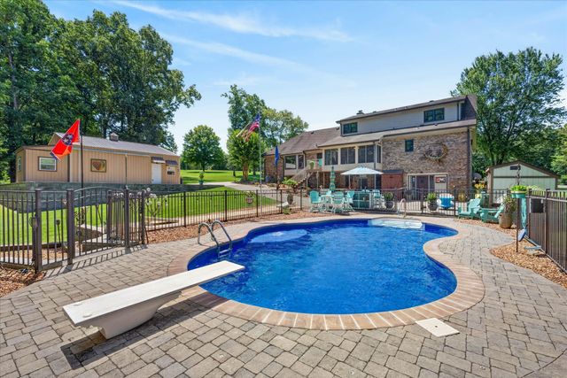 1175 Hutcheson Ln, Clarksville, TN 37040