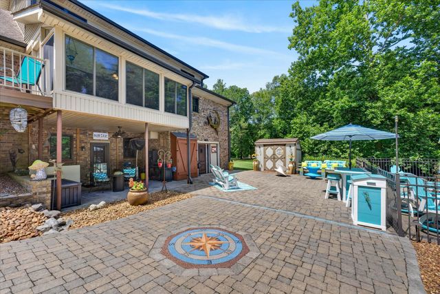1175 Hutcheson Ln, Clarksville, TN 37040