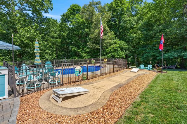 1175 Hutcheson Ln, Clarksville, TN 37040